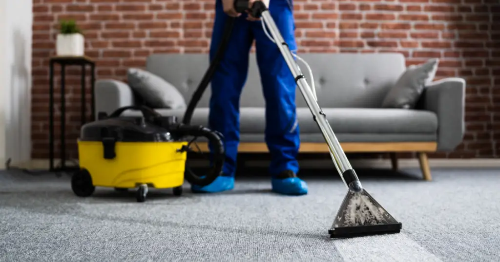 Carpet Cleaner working